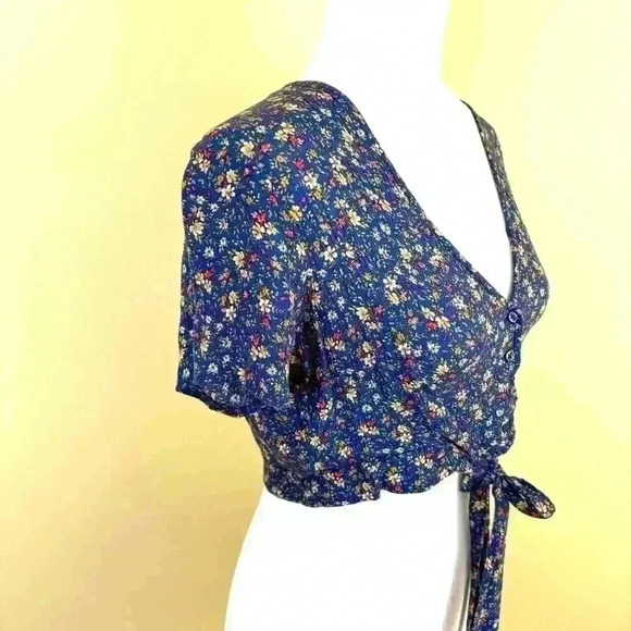 American Eagle Floral Peasant Boho V-Neck Button Down Tie Waist Crop Top Size S - Picture 2 of 15